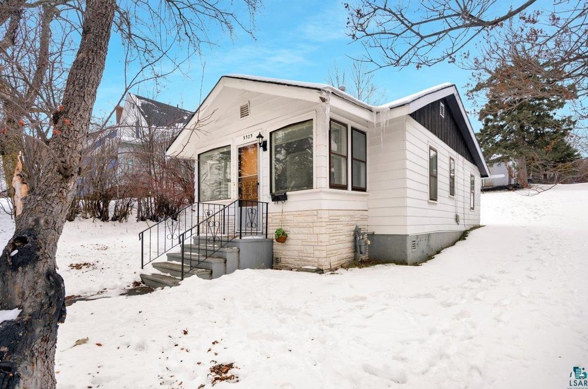 5325 Oakley St, Duluth MN  55804-1322 exterior