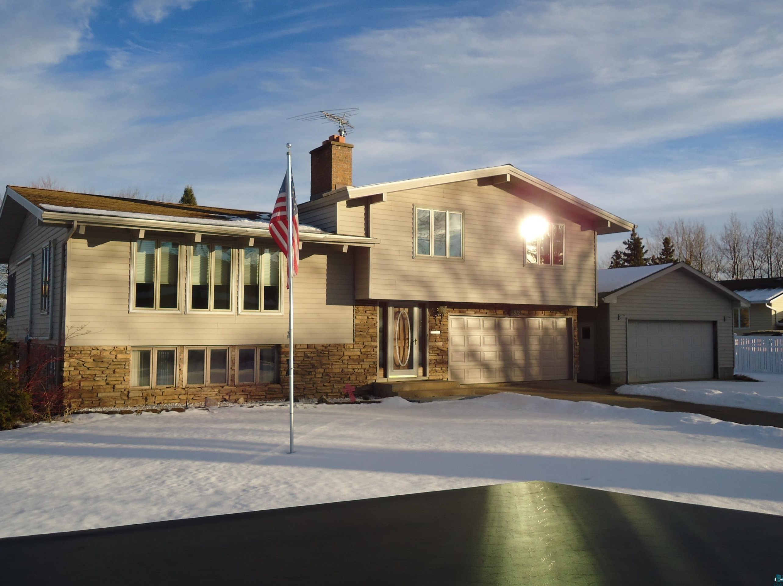 3512 Outer Dr, Hibbing, MN 55746