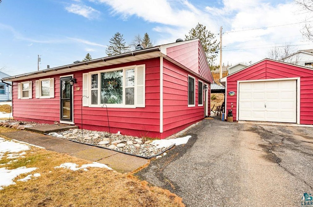 60 Banks Blvd, Silver Bay, MN 55614