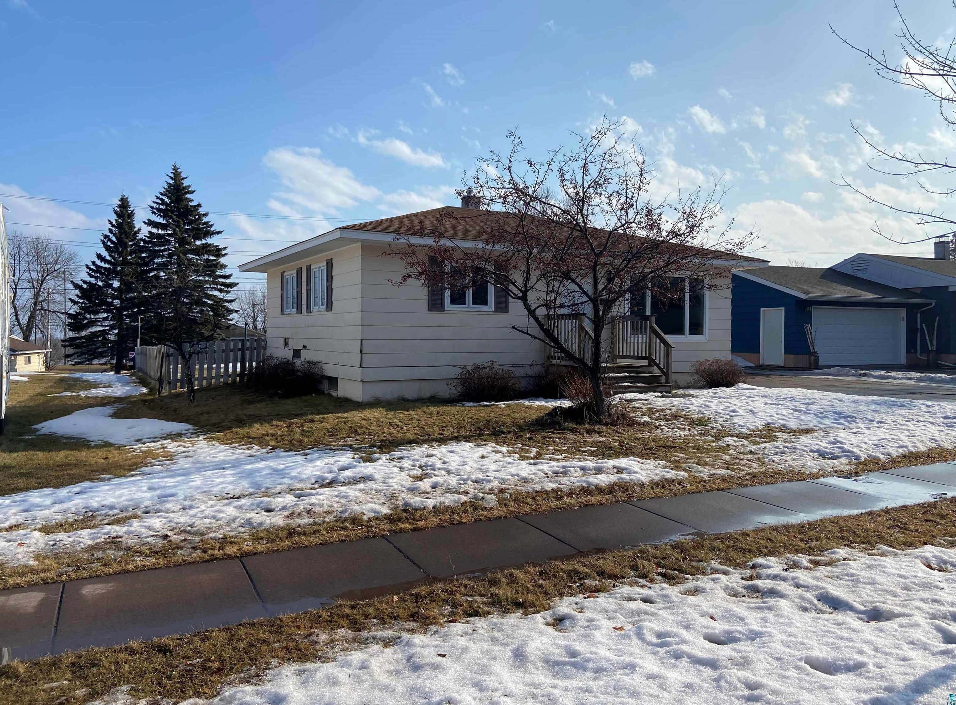 19 Edwards Dr, Silver Bay, MN 55614