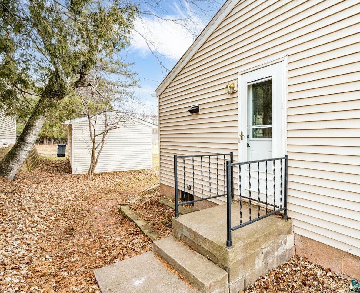 426 76th Ave, Duluth MN  55807-1709 exterior