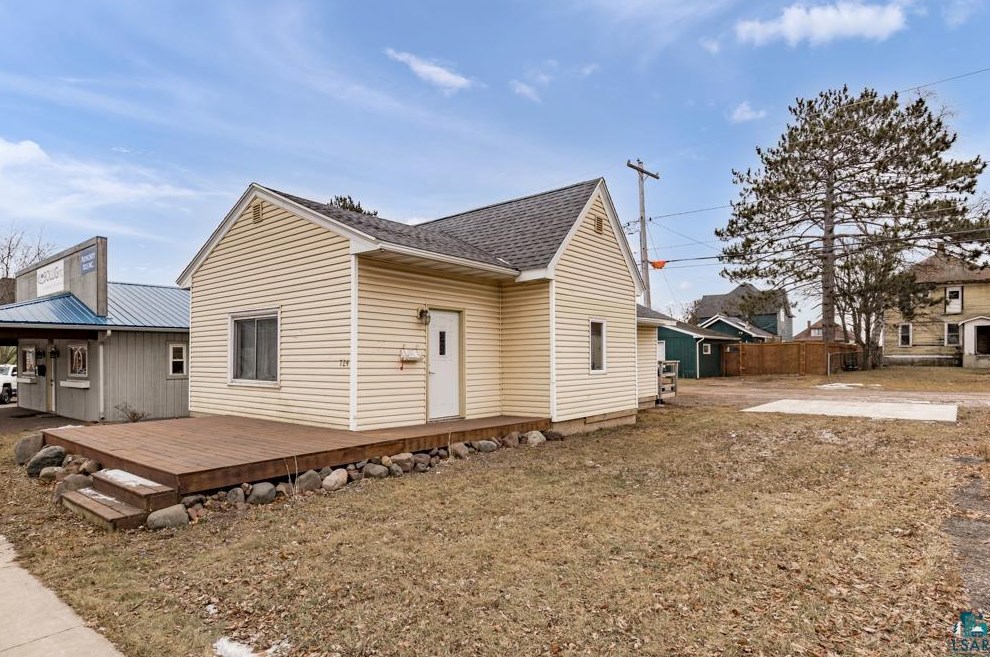 724 7th Ave, Two Harbors MN  55616-1456 exterior