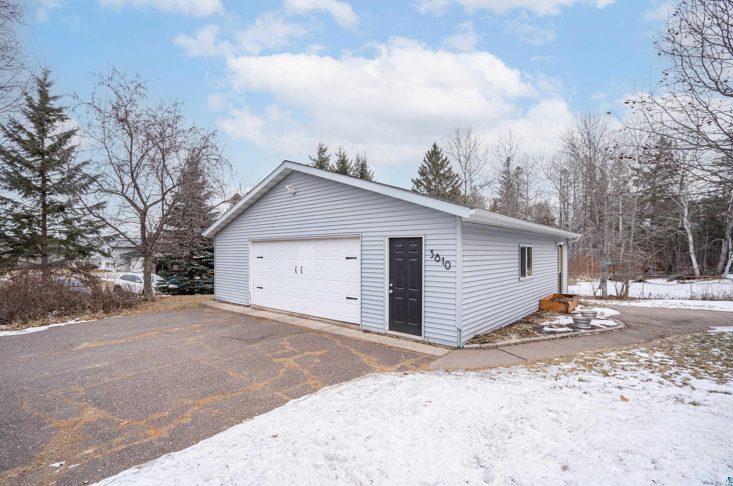 3810 Decker Rd, Duluth MN  55811-3828 exterior