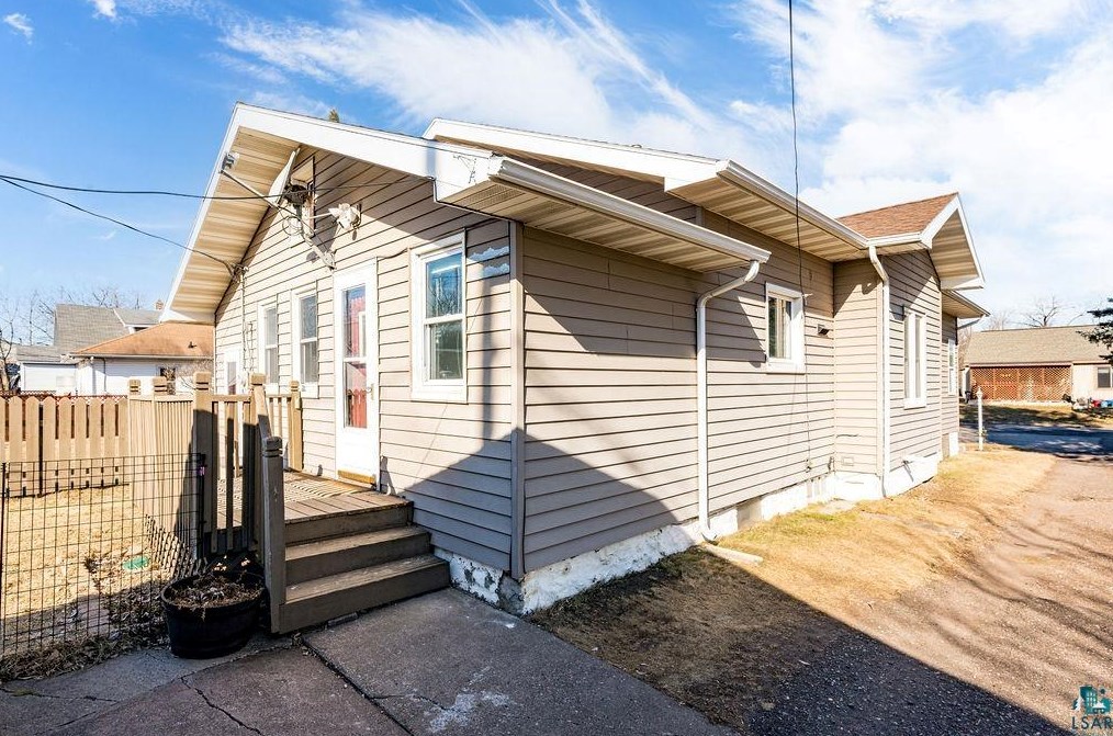 1426 Ave C, Scanlon, MN 55720