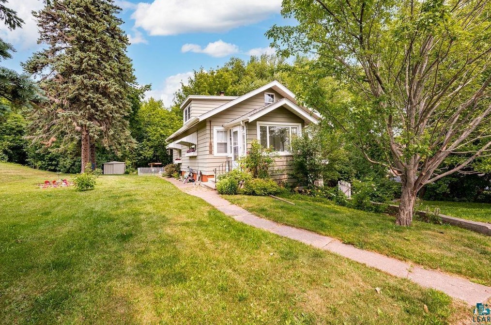 6003 Olney St, Duluth, MN 55807-1224