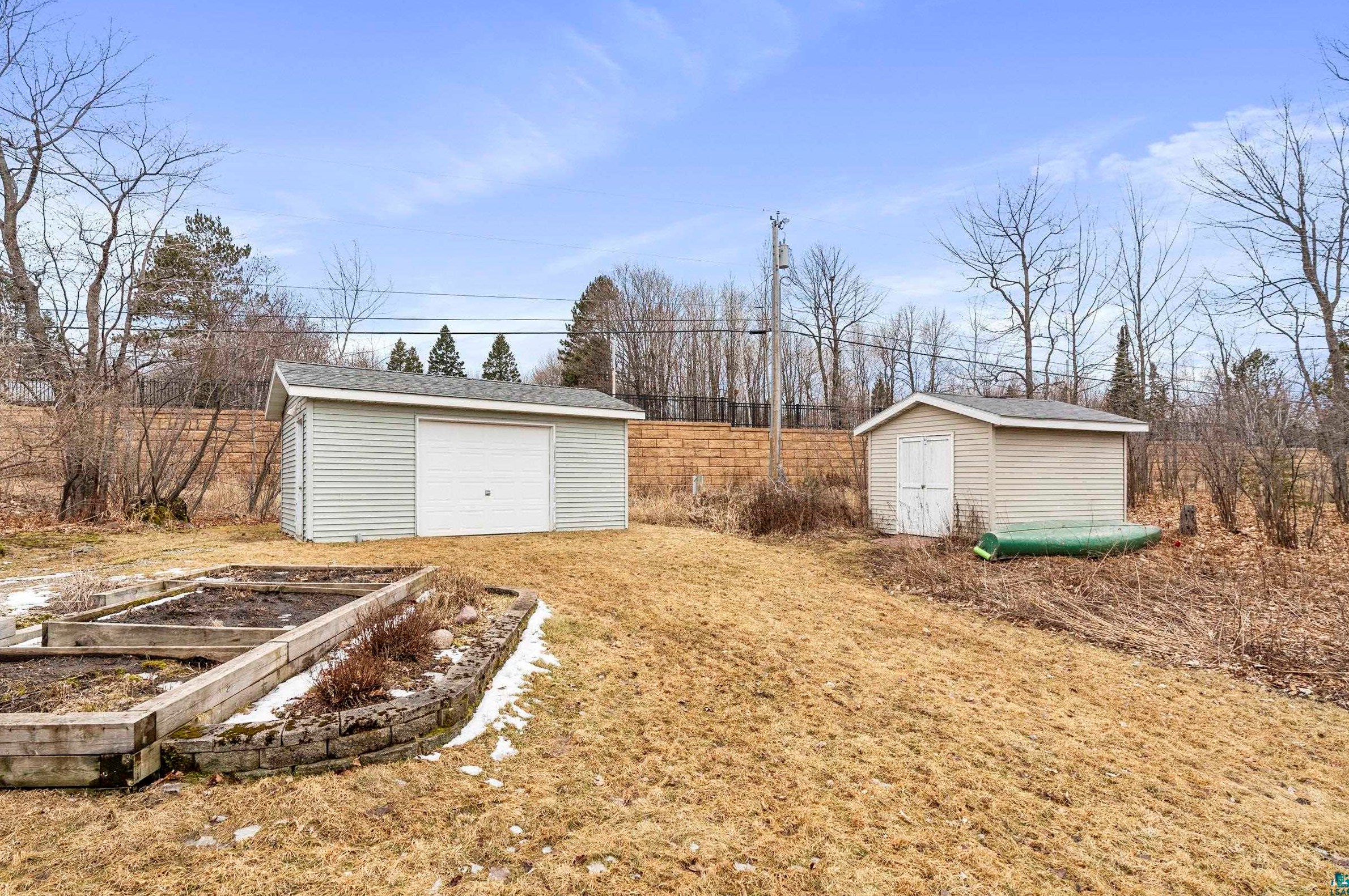 2311 Portage Dr, Duluth MN  55811-5802 exterior