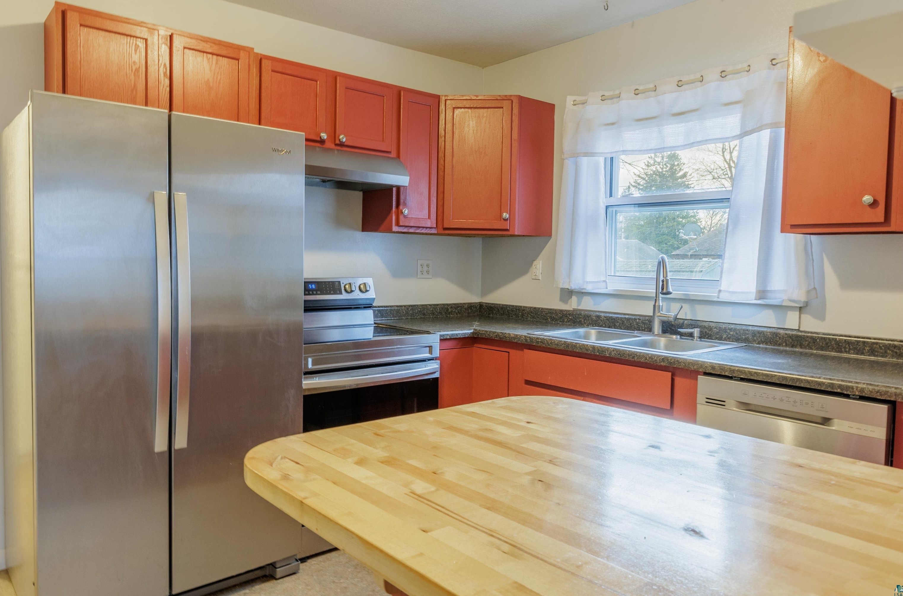 327 8th St, Scanlon MN  55720-2023 exterior