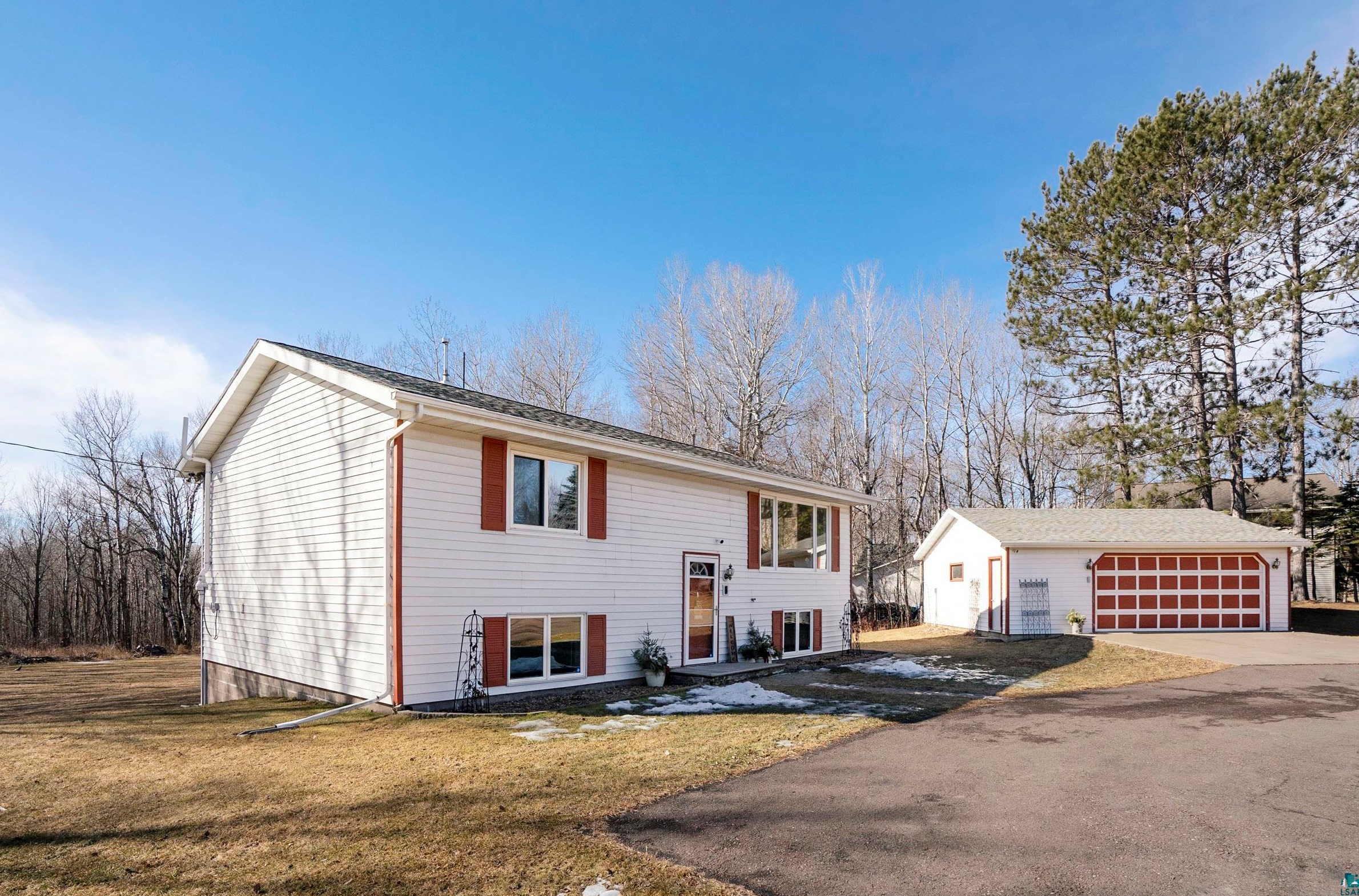 4942 Thompson Rd, Duluth, MN 55811-3743