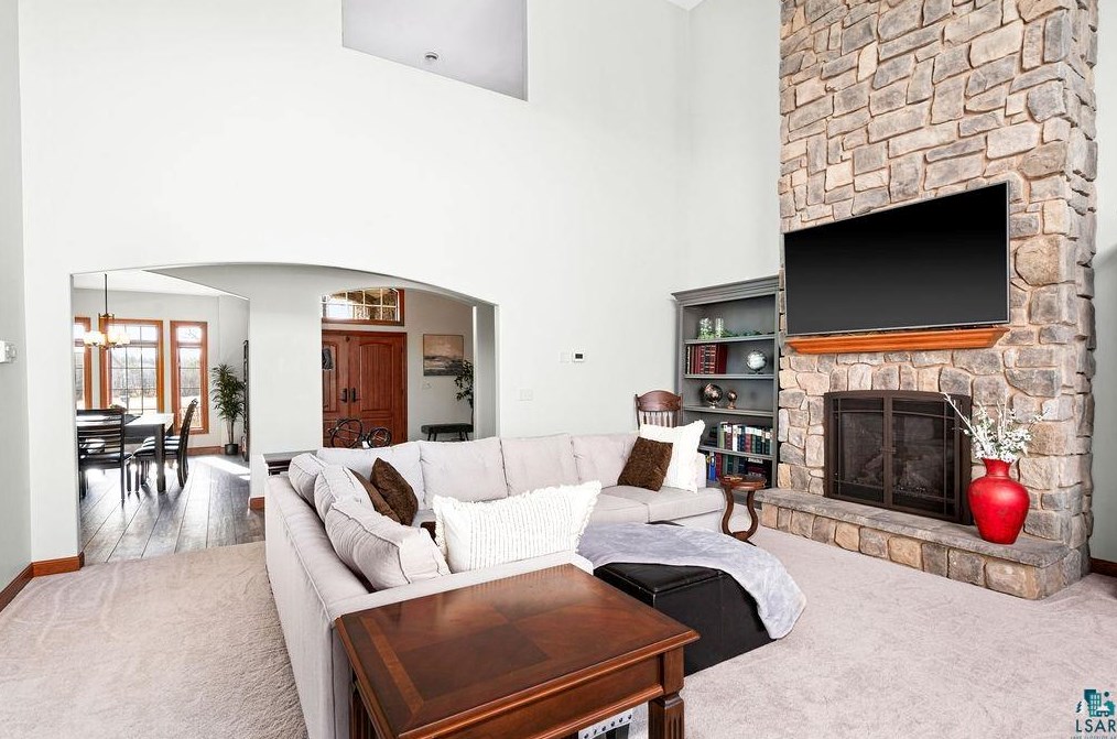 5386 Roosevelt Dr, Duluth MN  55811-3678 exterior