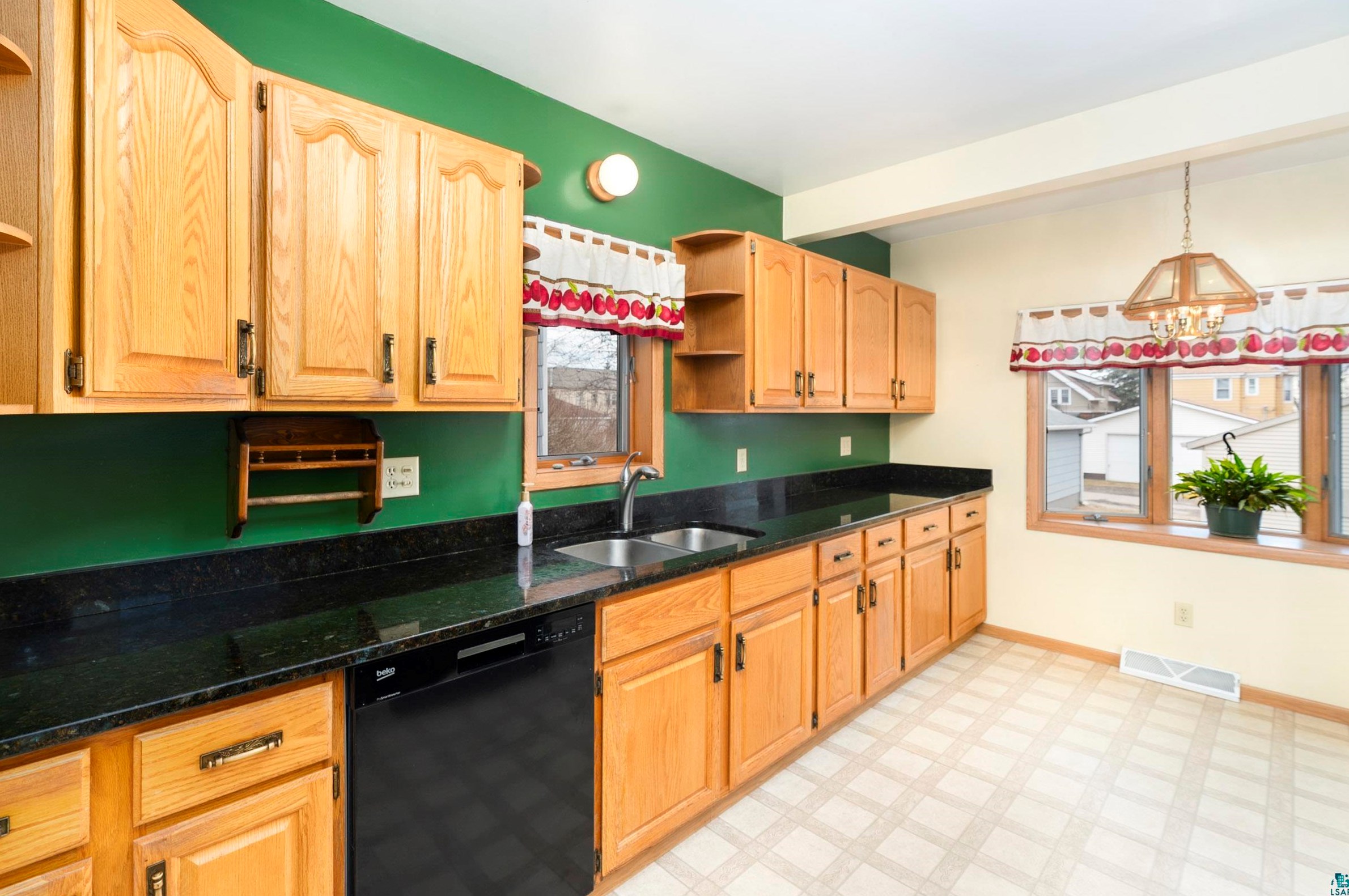 4018 4 St, Duluth MN 55805-1730 exterior