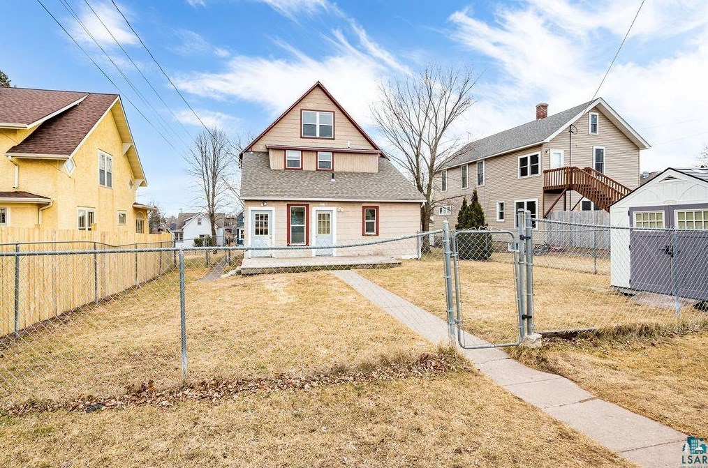 609 8th Ave, Two Harbors, MN 55616