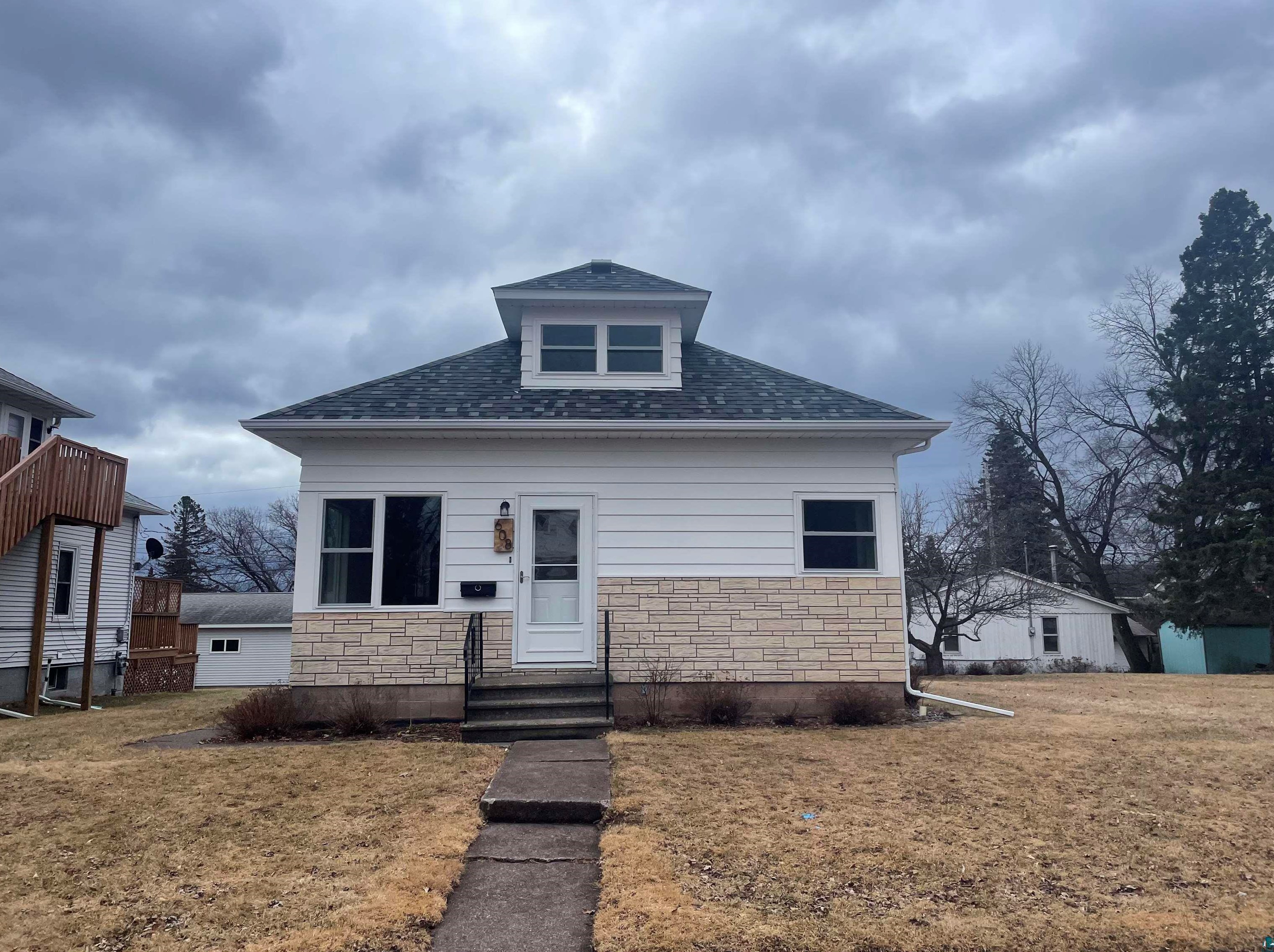 608 10th Ave, Two Harbors MN  55616-1339 exterior