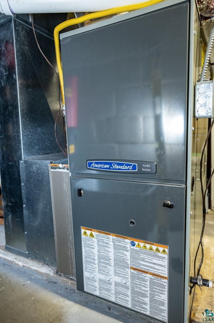 210 Inner Dr, Hibbing MN  55746-2647 exterior