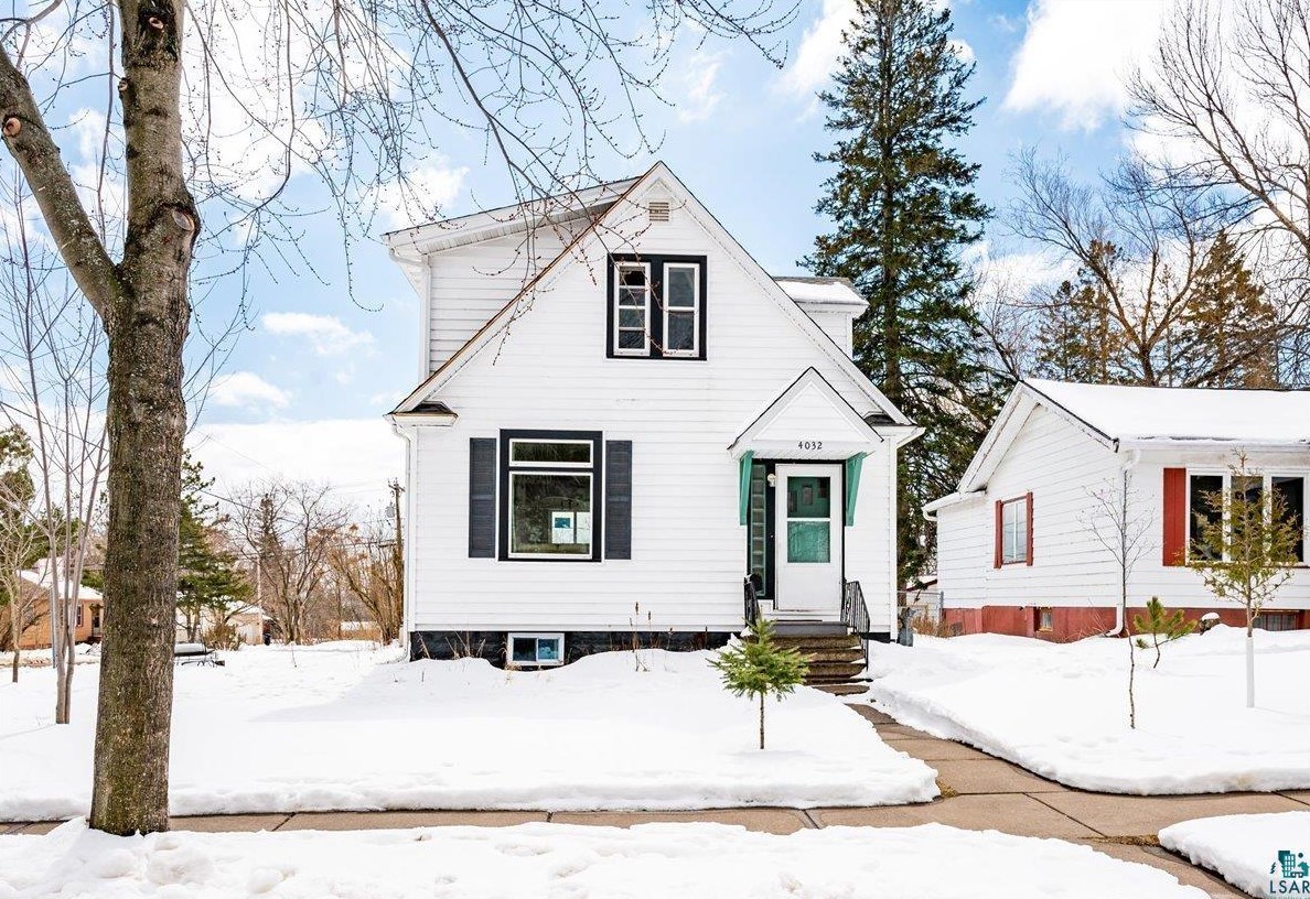 4032 Gilliat St, Duluth, MN 55804-2138