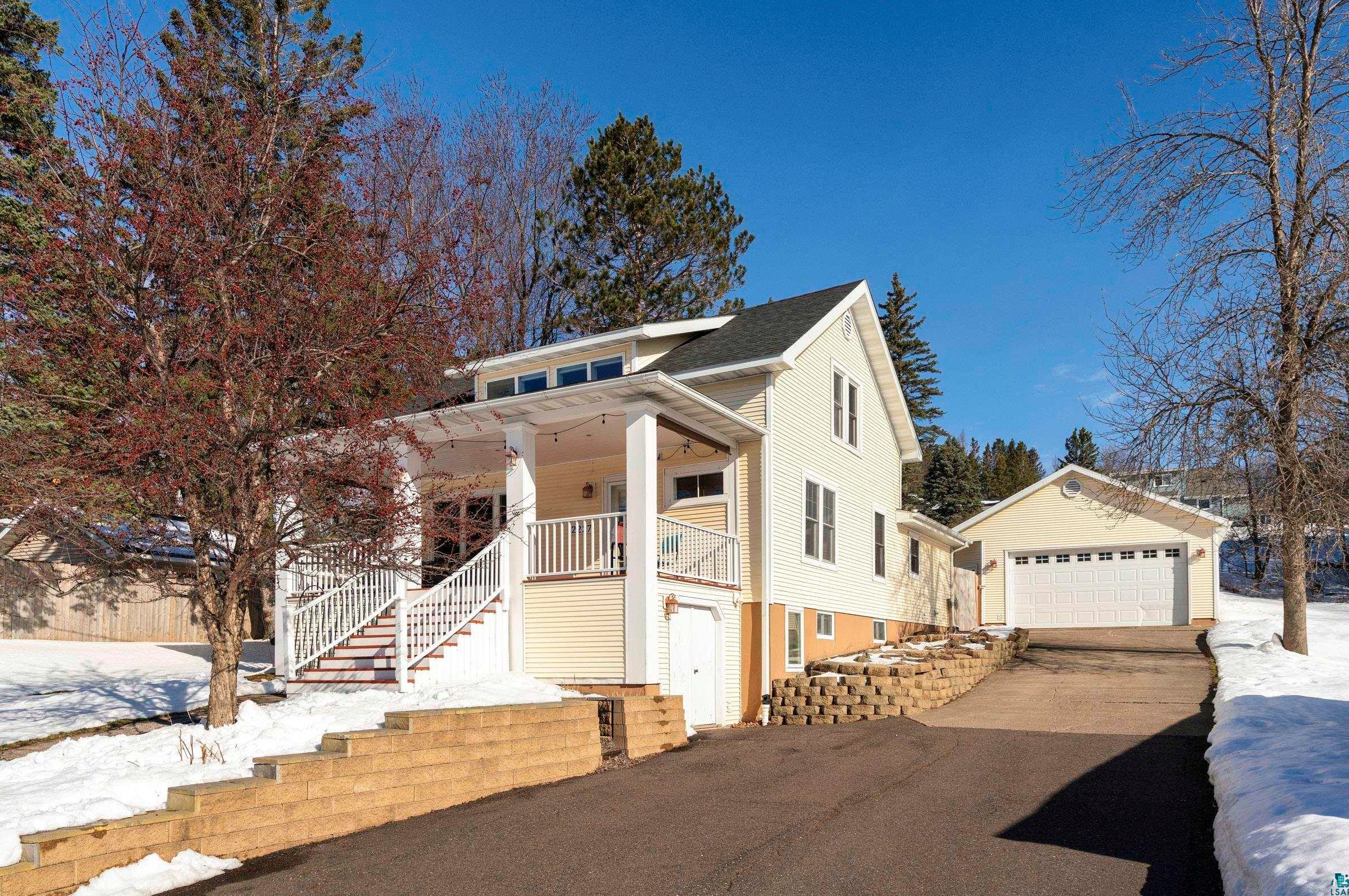 2227 Catskill St, Duluth, MN 55811-3125