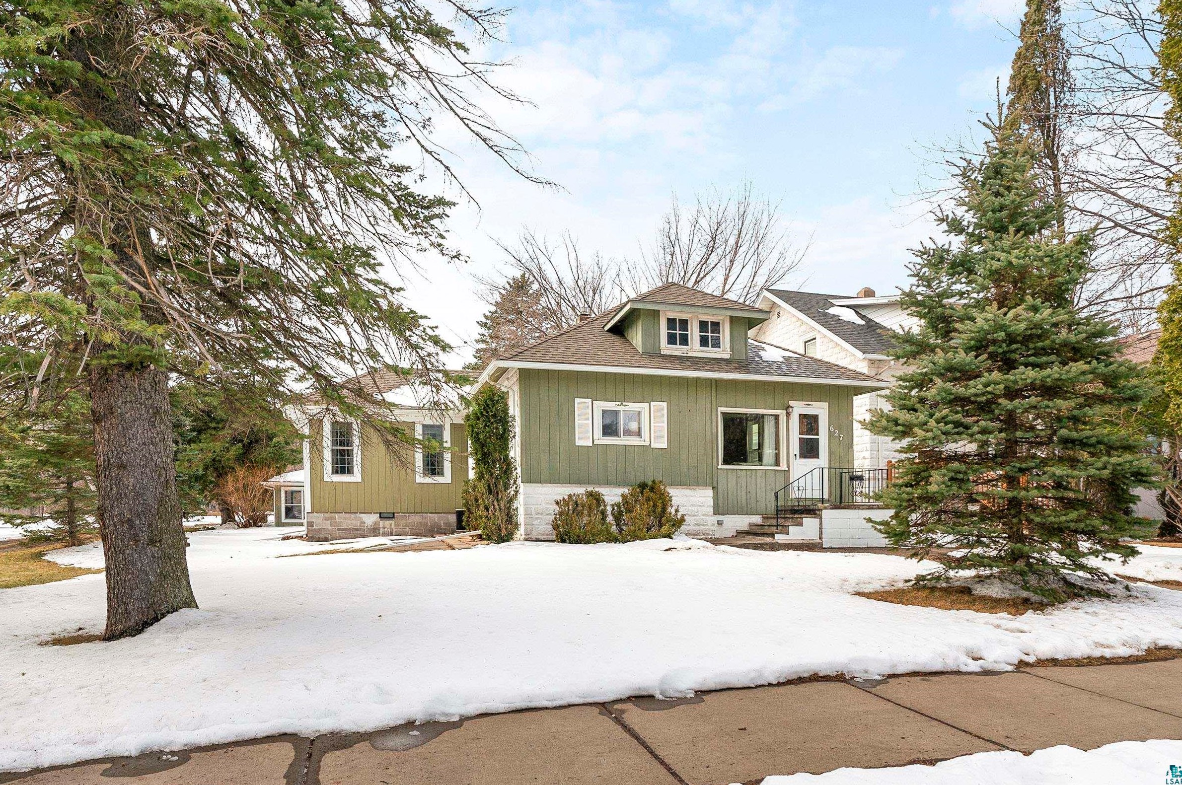 627 101st Ave, Duluth, MN 55808-1912