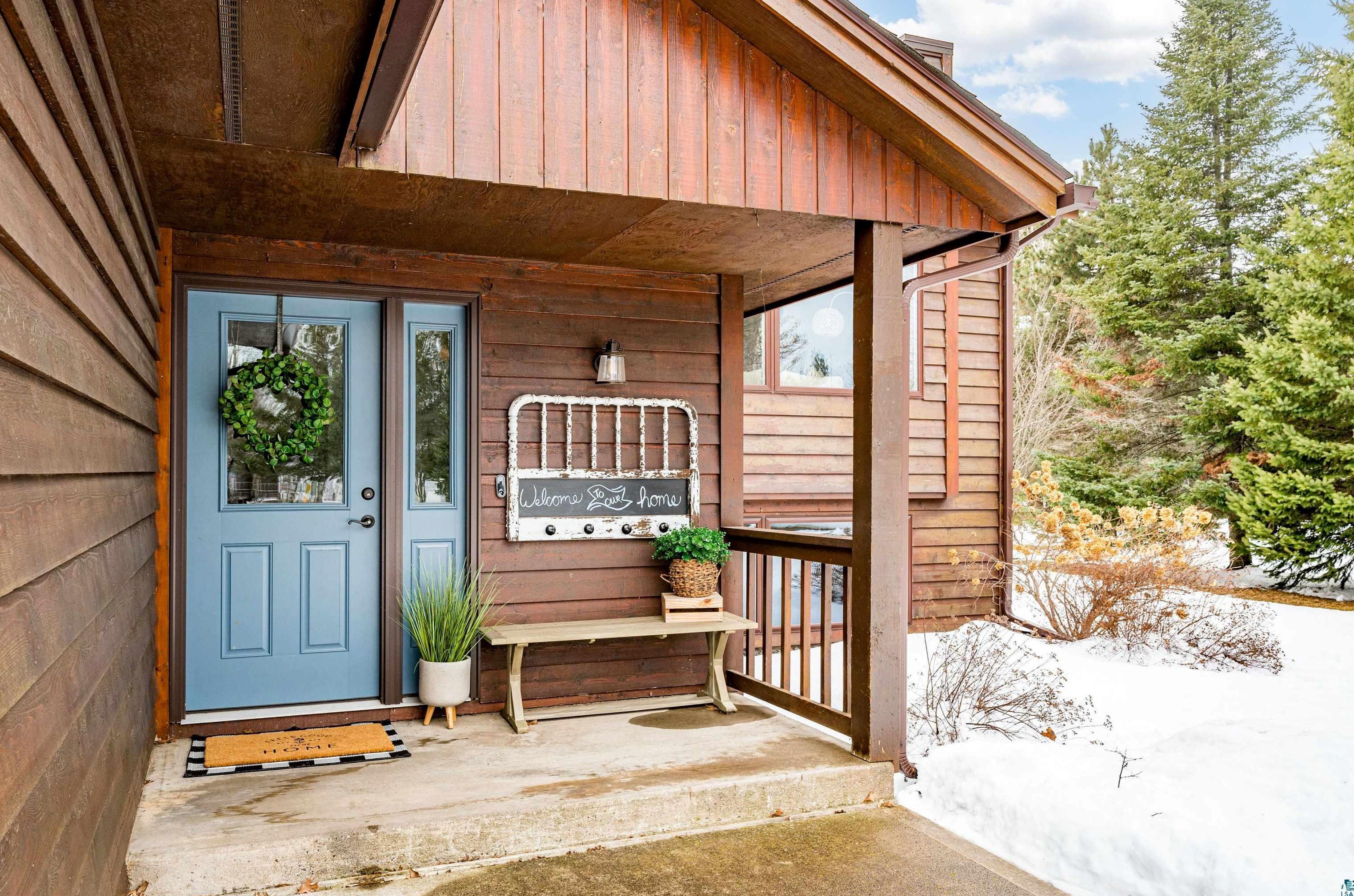 503 Linda Ln, Scanlon, MN 55720