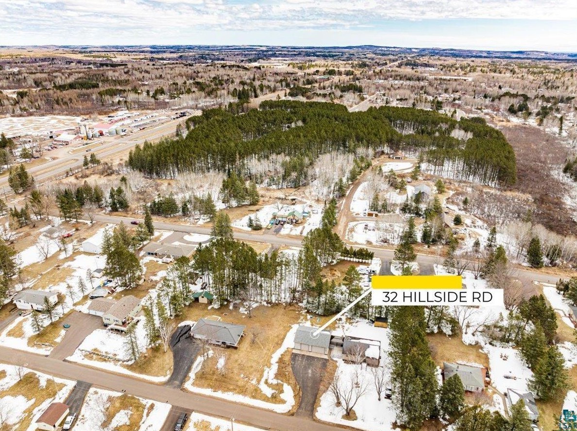 32 Hillside Rd, Esko, MN 55733