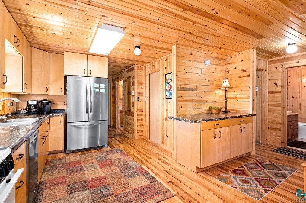 2619 Cedar Wolf Trl, Two Harbors MN  55616-4012 exterior