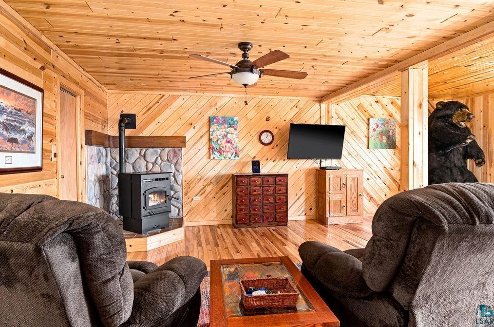 2619 Cedar Wolf Trl, Two Harbors MN  55616-4012 exterior