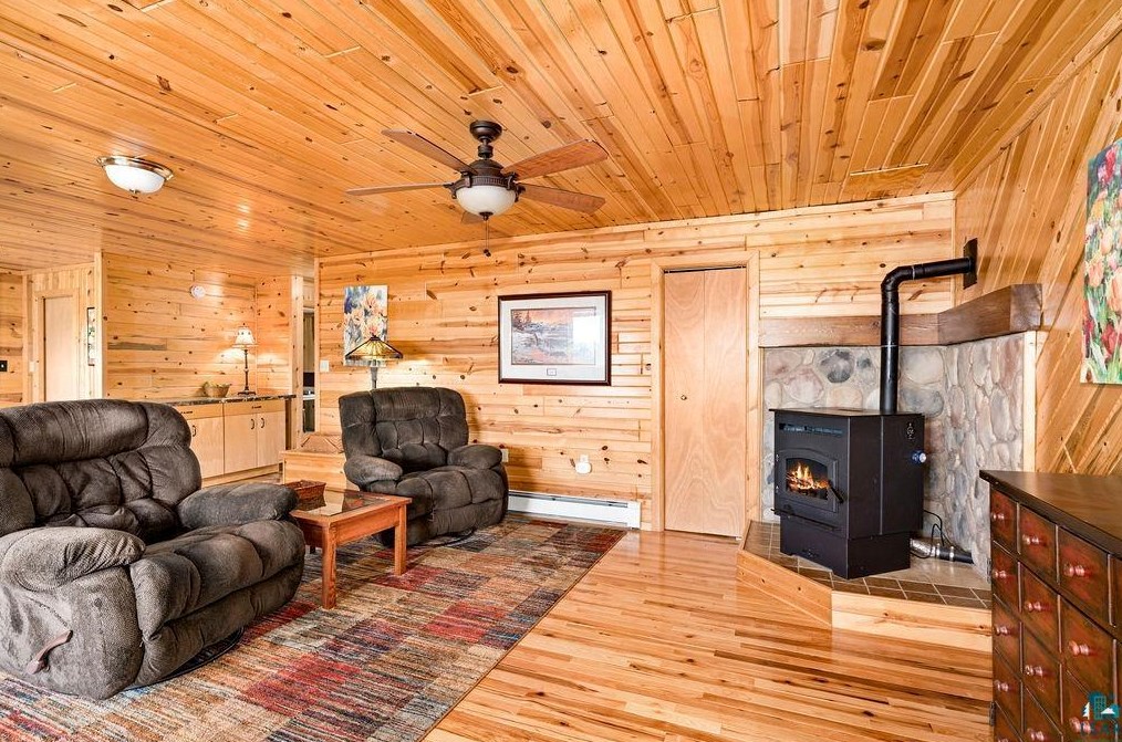 2619 Cedar Wolf Trl, Two Harbors MN  55616-4012 exterior