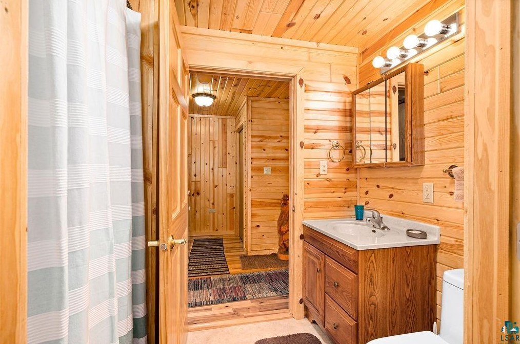 2619 Cedar Wolf Trl, Two Harbors MN  55616-4012 exterior