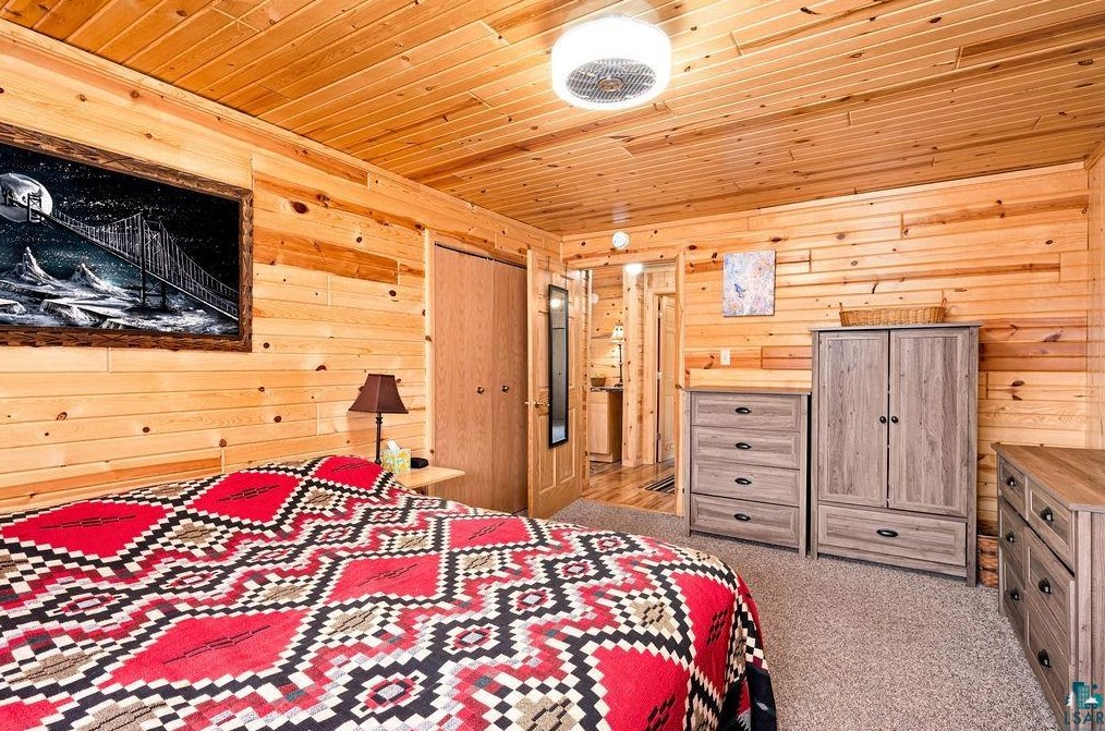 2619 Cedar Wolf Trl, Two Harbors MN  55616-4012 exterior