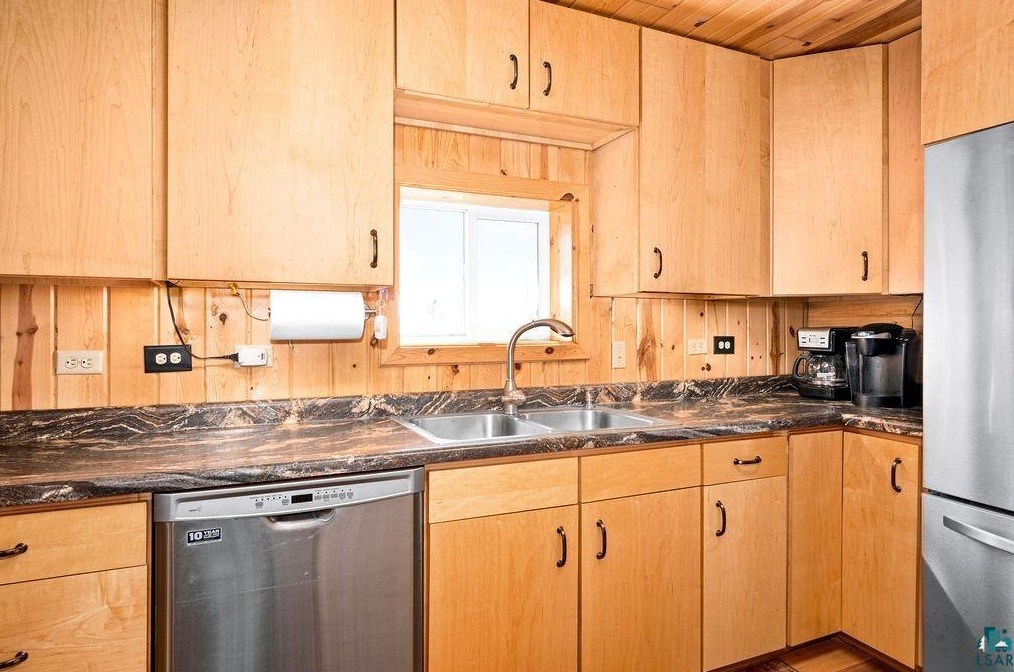 2619 Cedar Wolf Trl, Two Harbors MN  55616-4012 exterior
