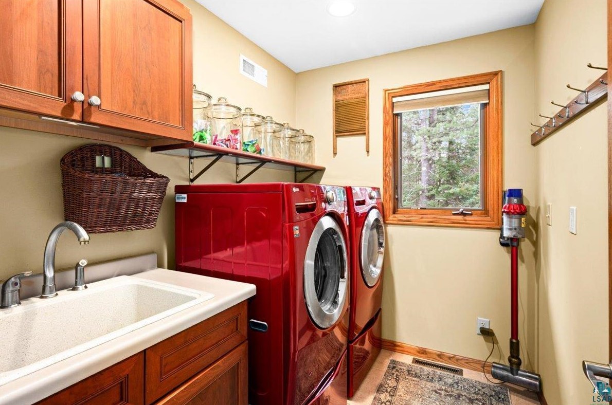 1318 Margaret Dr, Scanlon MN  55720-2906 exterior