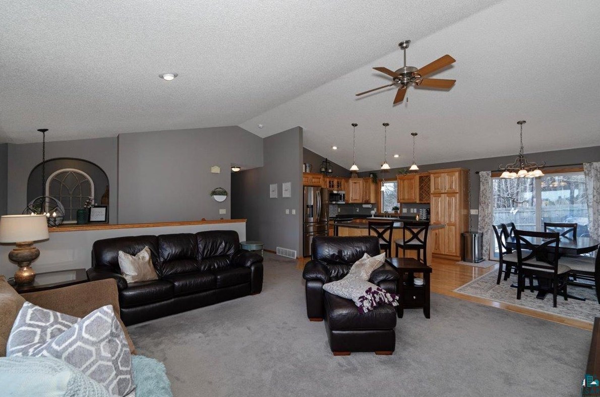 425 Clark Ct, Duluth MN 55811-5001 exterior