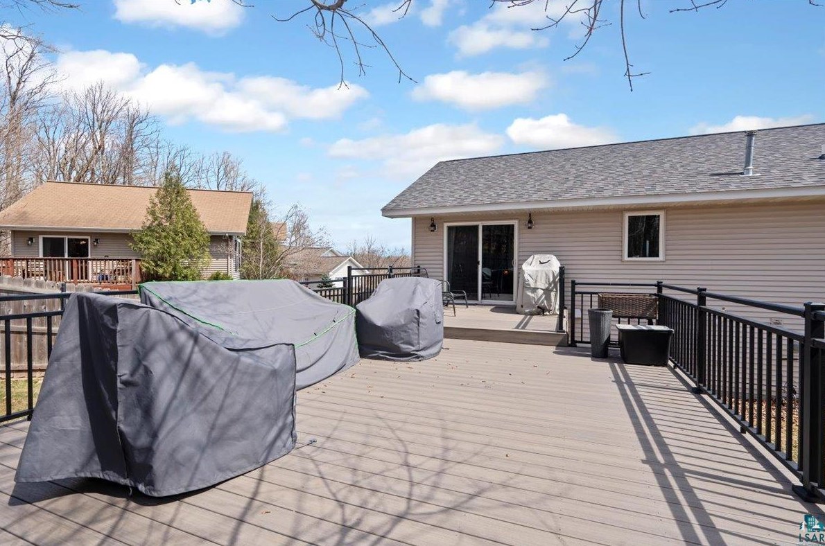 425 Clark Ct, Duluth MN 55811-5001 exterior