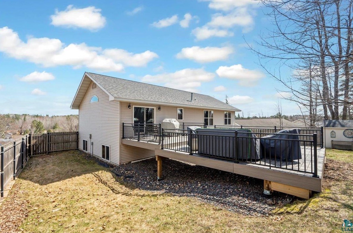 425 Clark Ct, Duluth MN 55811-5001 exterior