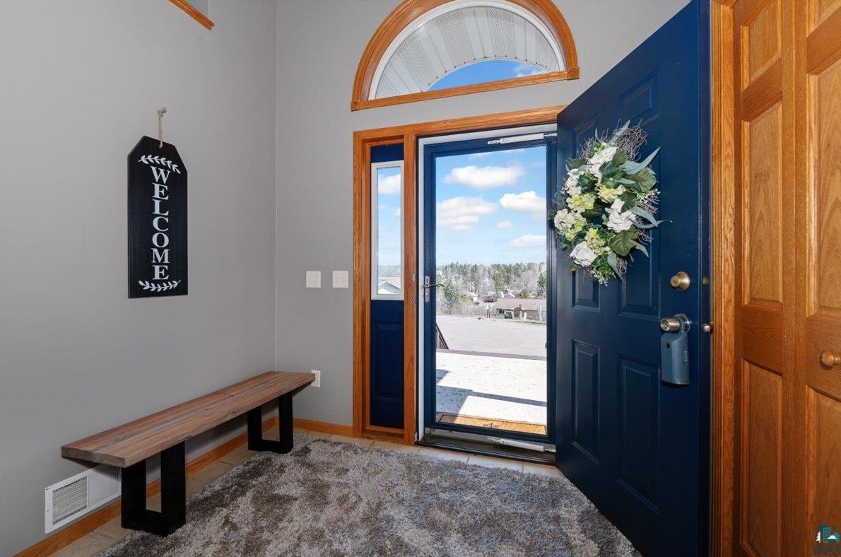 425 Clark Ct, Duluth MN 55811-5001 exterior