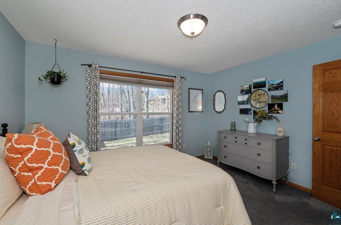 425 Clark Ct, Duluth MN 55811-5001 exterior