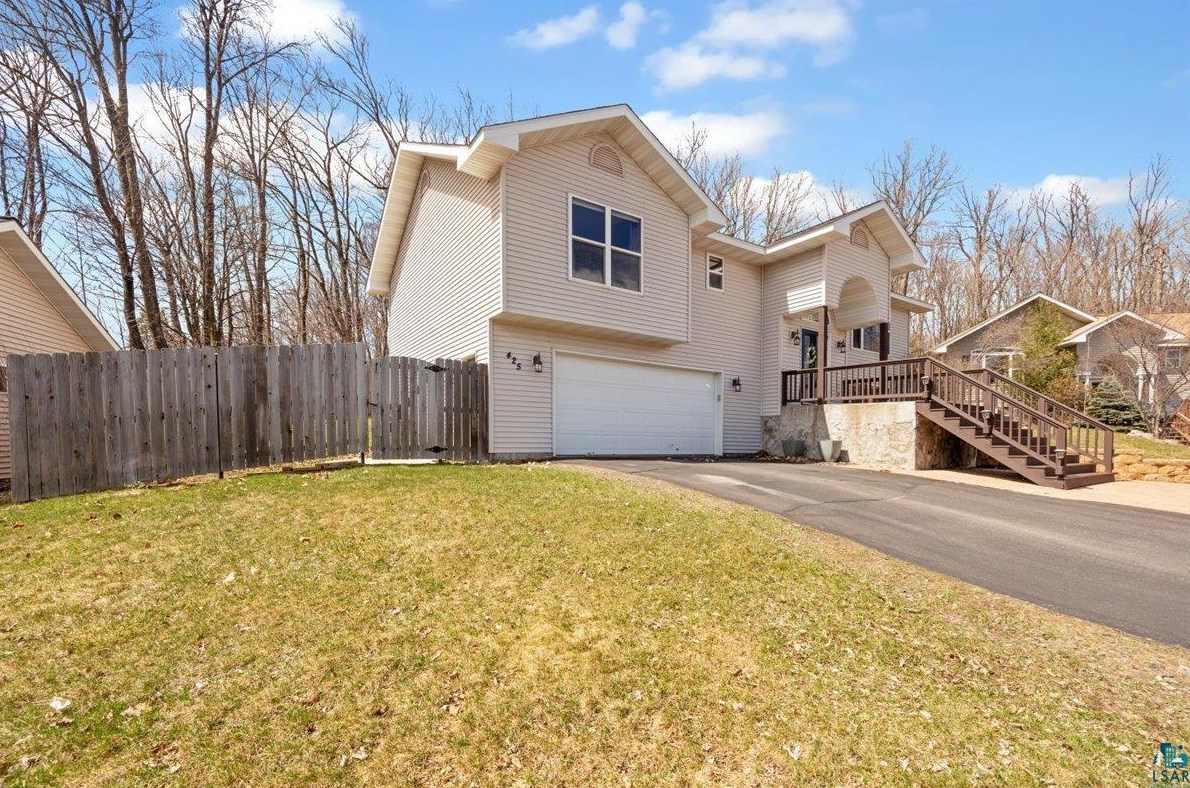 425 Clark Ct, Duluth MN 55811-5001 exterior