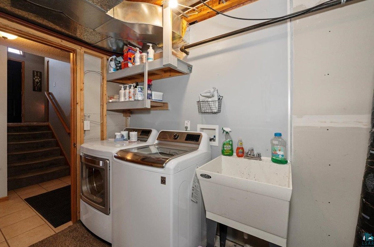 425 Clark Ct, Duluth MN 55811-5001 exterior