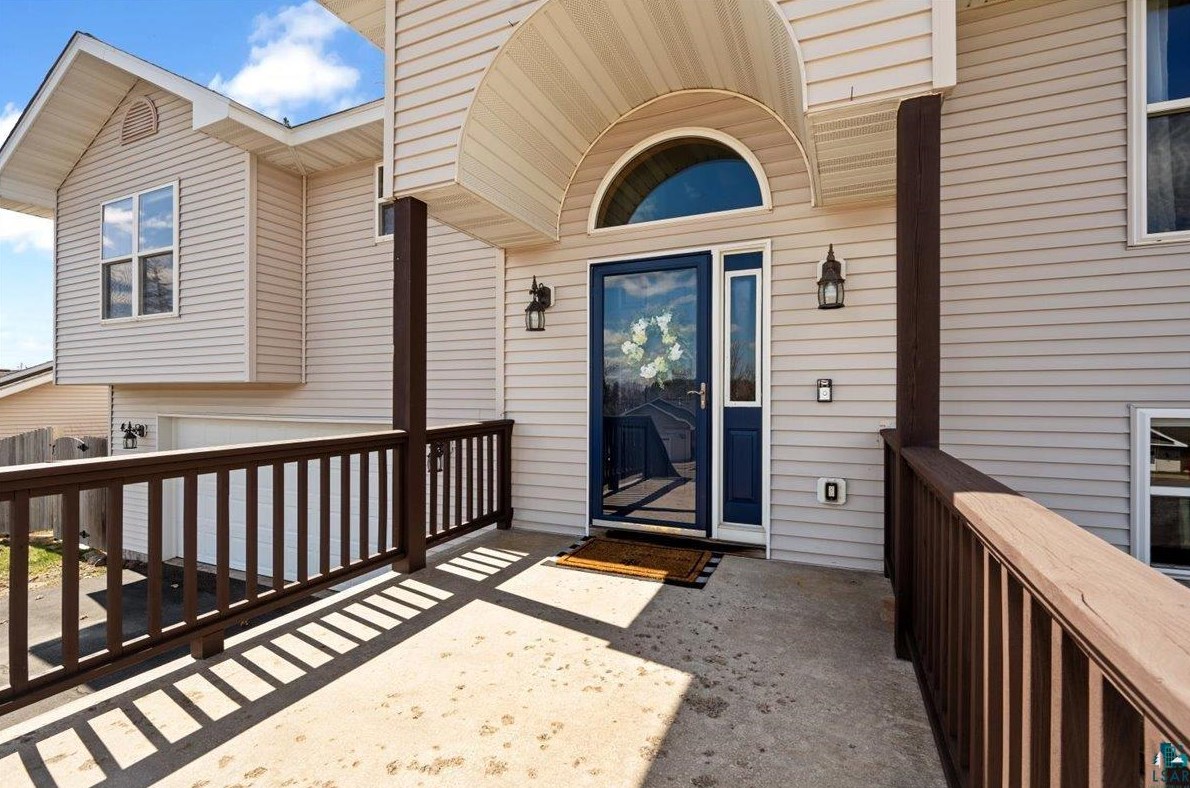 425 Clark Ct, Duluth MN 55811-5001 exterior