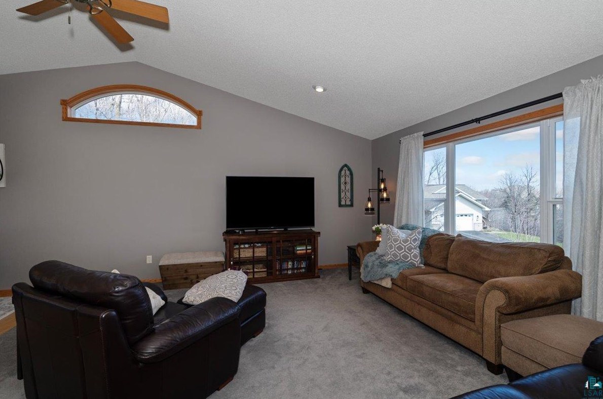 425 Clark Ct, Duluth MN 55811-5001 exterior