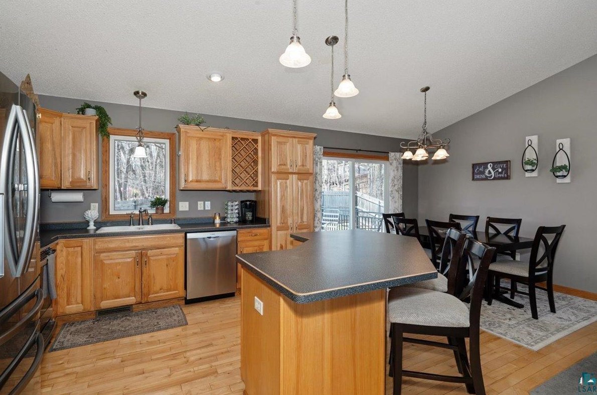 425 Clark Ct, Duluth MN 55811-5001 exterior