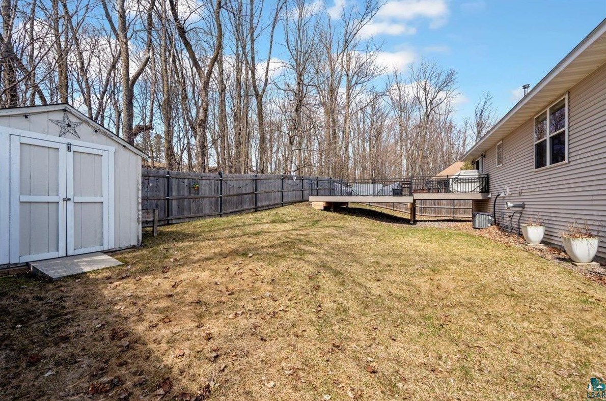 425 Clark Ct, Duluth MN 55811-5001 exterior