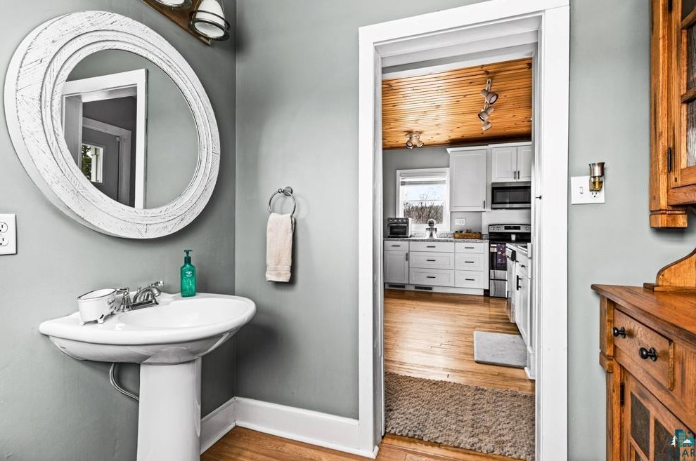 3707 Midway Rd, Duluth MN  55810-8020 exterior