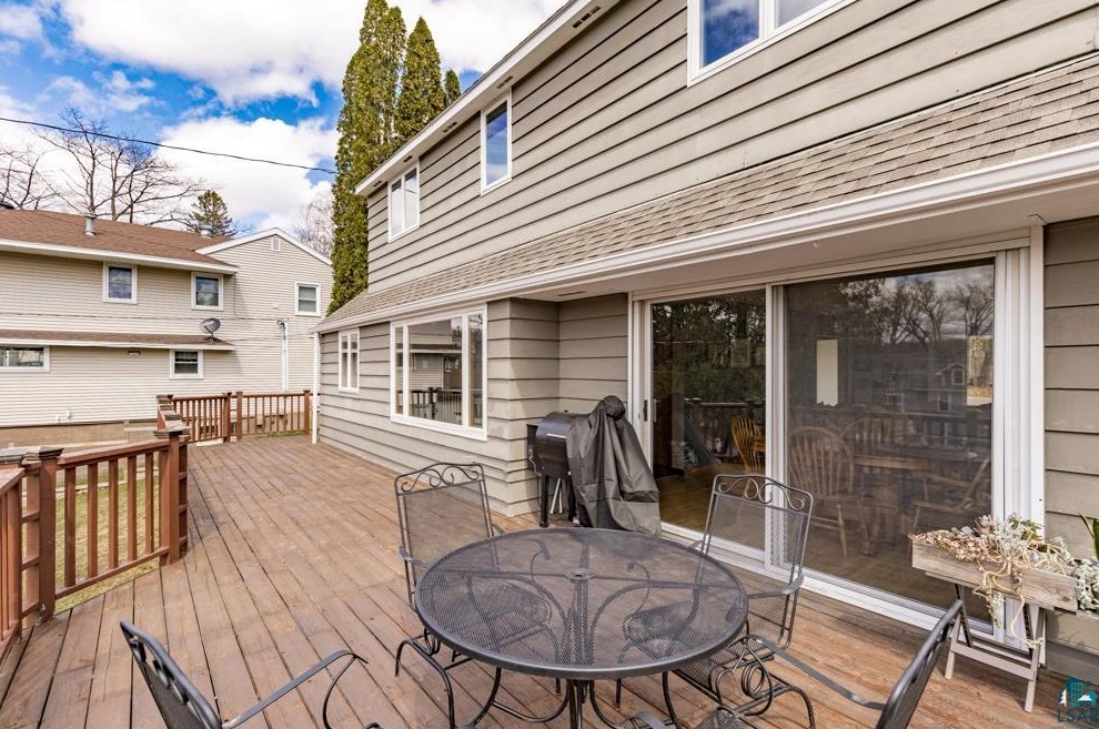 2225 Sussex Ave, Duluth MN  55803-2211 exterior