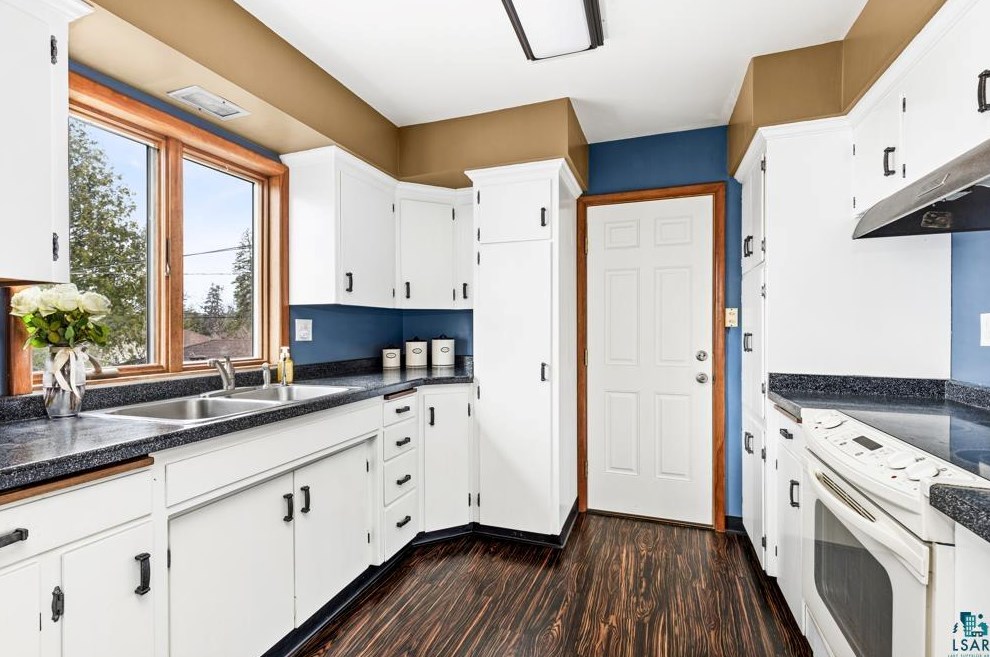 2225 Sussex Ave, Duluth MN  55803-2211 exterior