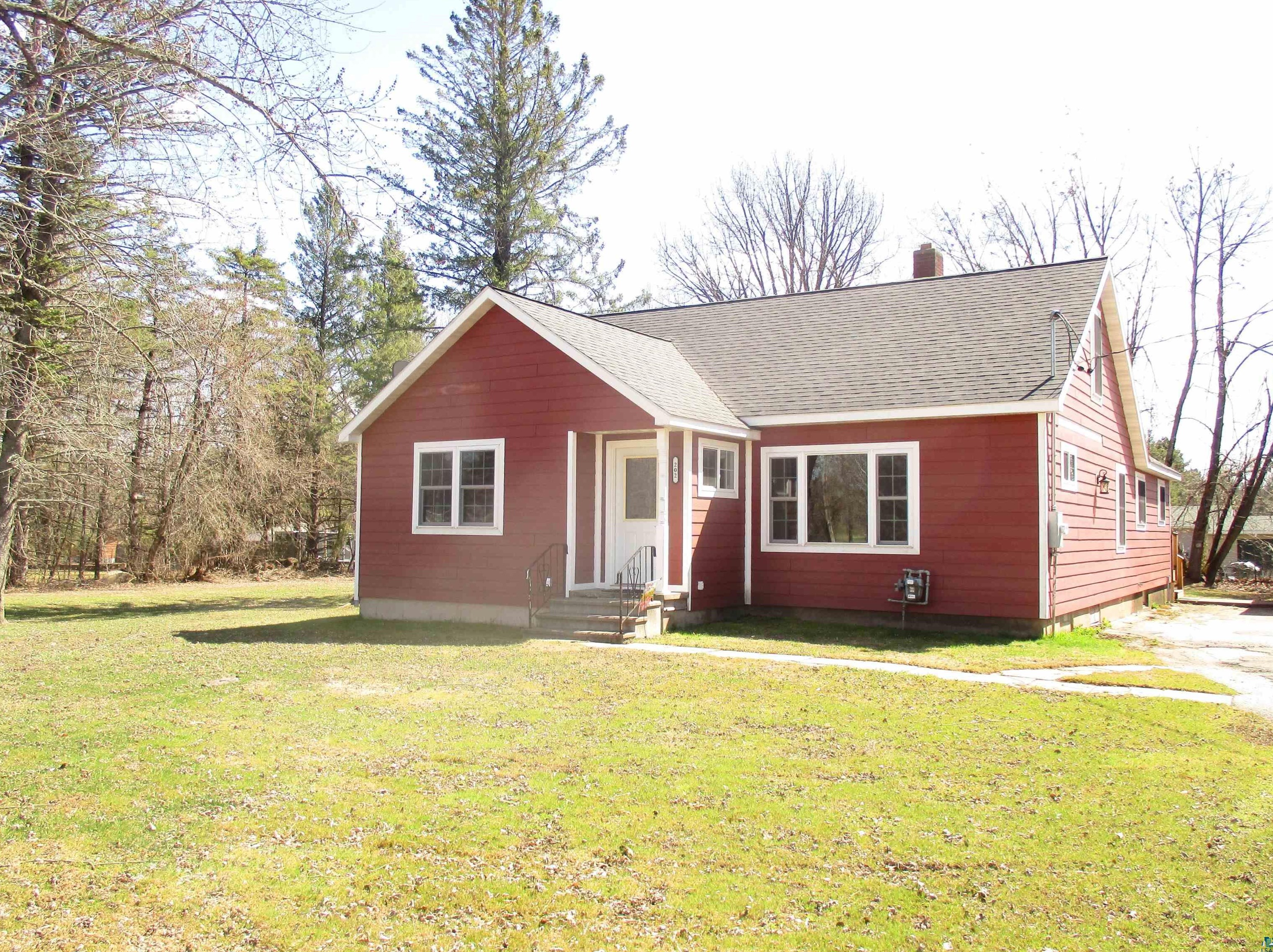 202 Pioneer Dr, Wrenshall, MN 55797-9001