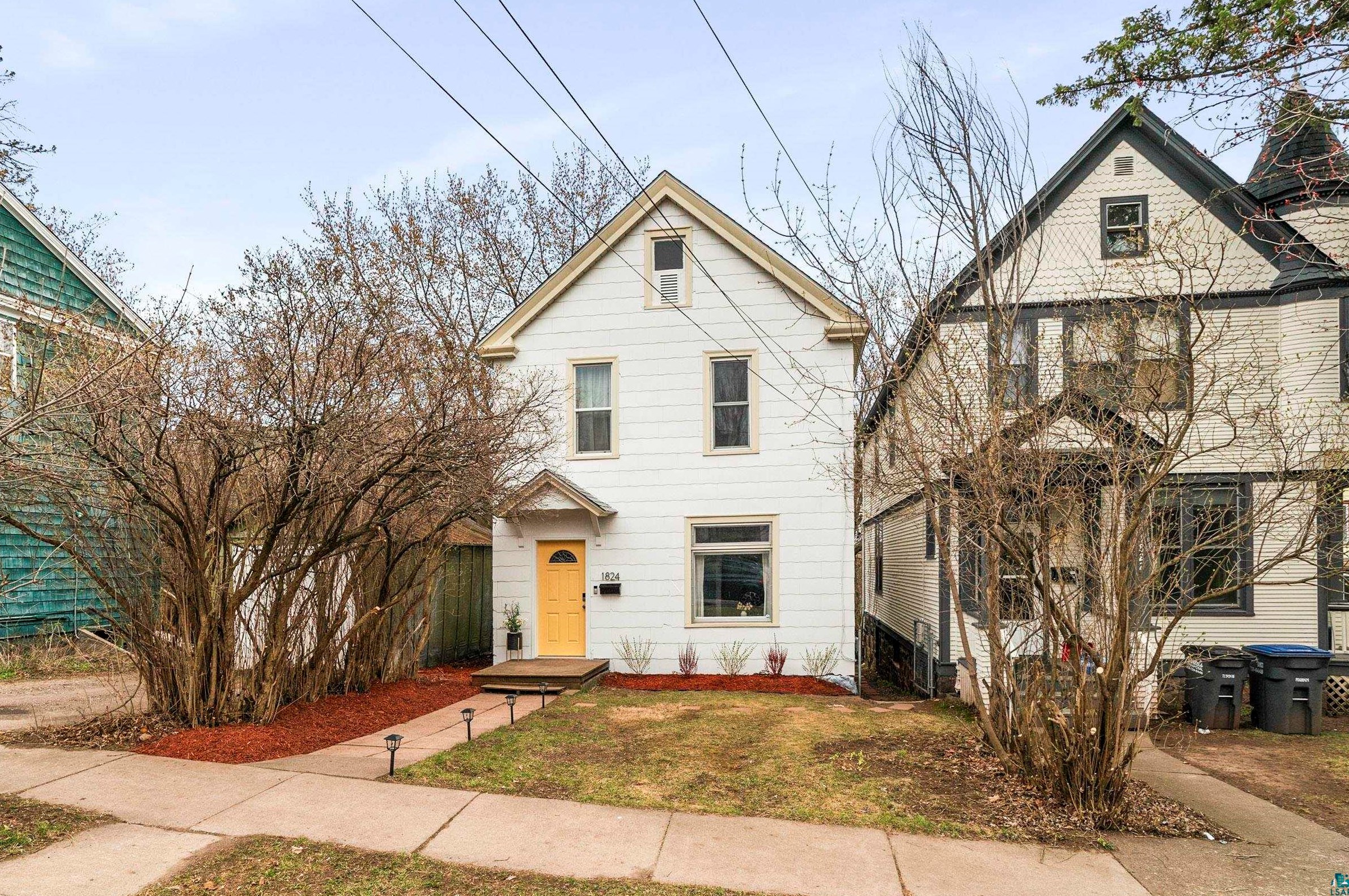 1824 Greysolon Rd, Duluth MN  55812-2016 exterior