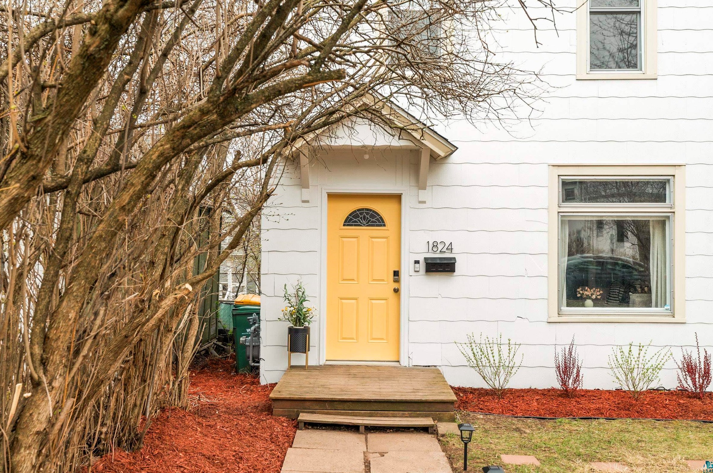 1824 Greysolon Rd, Duluth MN  55812-2016 exterior