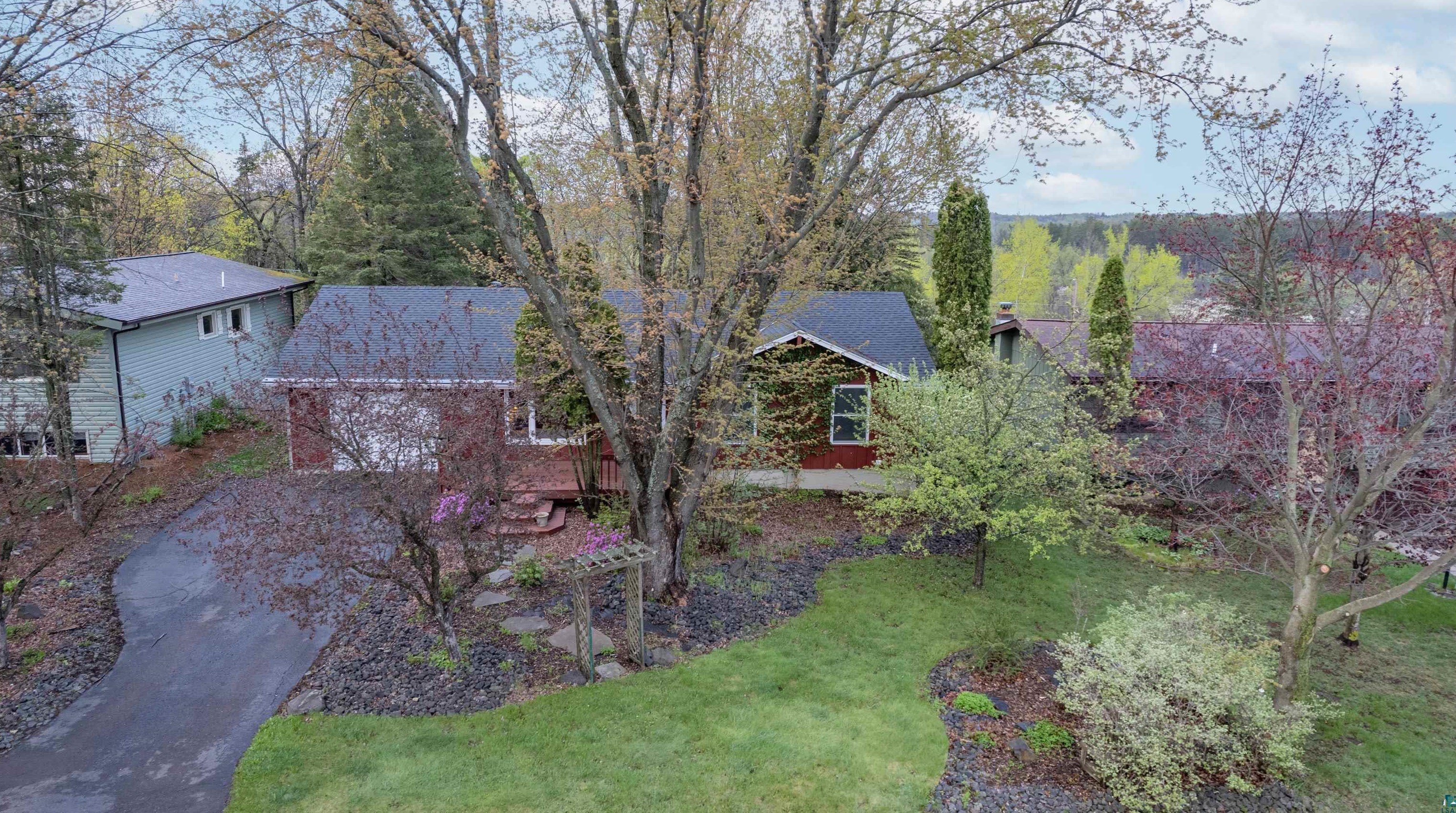 8 Northfield St, Duluth, MN 55803-1941
