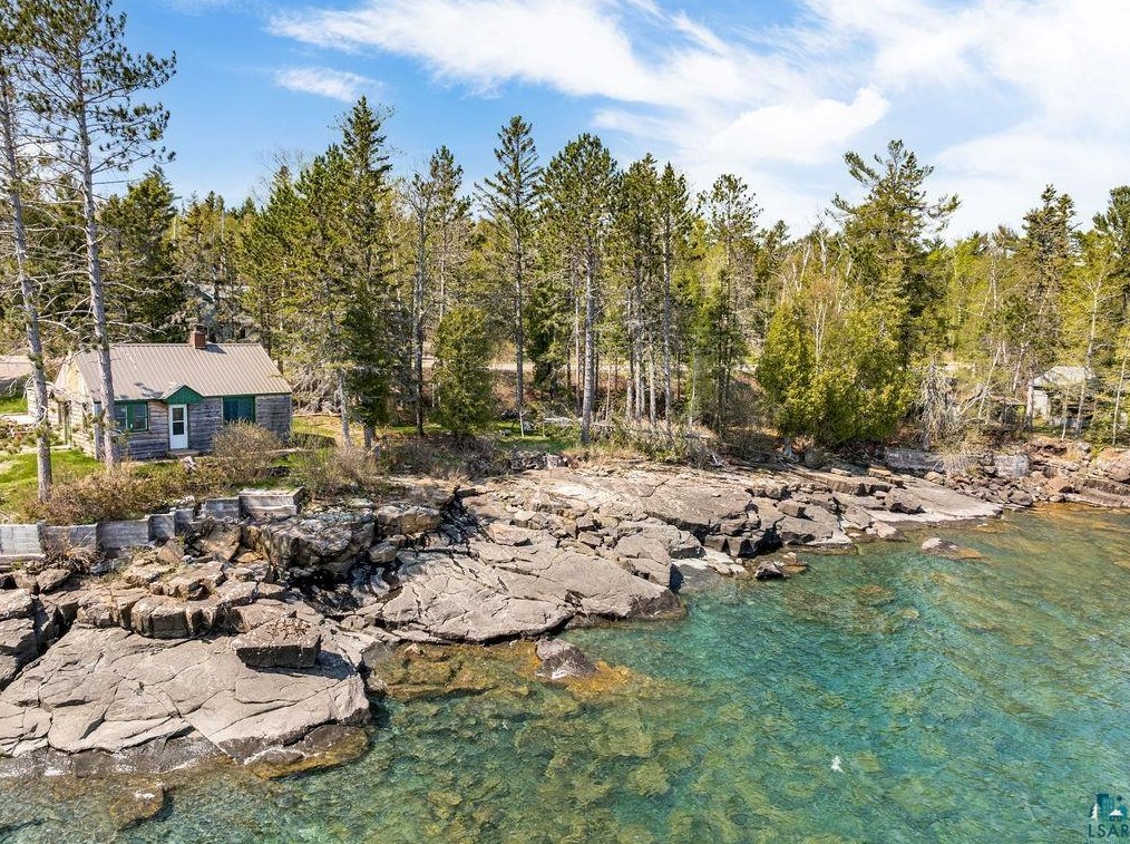 5868 Shore Dr, Duluth, MN 55804-9655