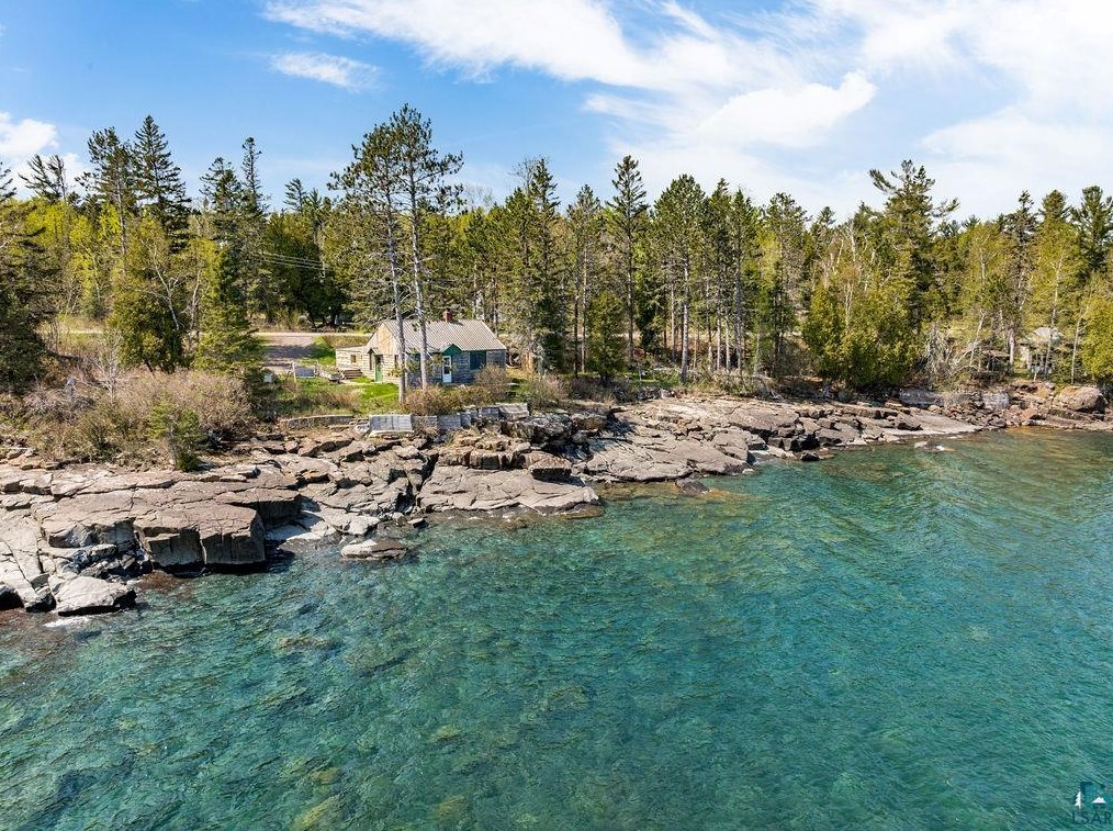 5868 Shr Dr, Duluth MN 55804-9655 exterior