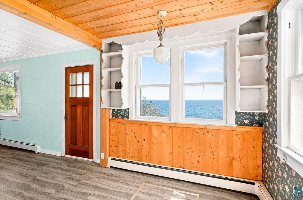 5868 Shr Dr, Duluth MN 55804-9655 exterior